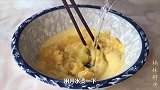 牛奶倒进玉米面里，农村大妈分享新做法，百吃不厌，香甜可口