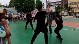 安全防范进校园，“神兽”零距离感受特警风采，争取从娃娃抓起！