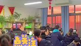 班主任让初三学生，暂停早自习看满天朝霞，老师：读书声音声音大