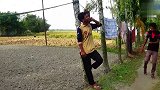 农村小伙真会玩，真是太逗了啊