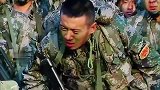 新兵错把演习当实战，把团长当俘虏，为了躲避战友要跳崖？