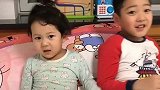 妈妈：谁是咱家最可爱的宝贝？当看到接下来的一幕，笑死我了！