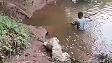 惊不惊喜，一下就捞出来了