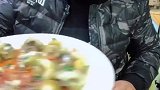 吃货吃海螺，小海螺一口一个特有食欲！