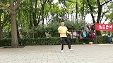 北京玲珑广场舞，金泉老师表演《爱疯了》