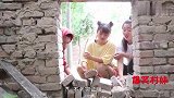 短剧：小偷冒充村长侄子，偷老三家东西，被姐妹俩发现暴打一顿