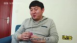小伙用鸡蛋打牌，一旁牌友很迷茫，这是什么操作