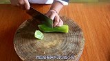 大厨教你莴笋炒肉片技巧，莴笋清脆，肉片滑嫩，吃一次就上瘾