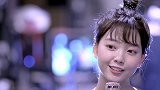超可爱萌妹来袭！小姐姐甜美歌声助阵热刺 孙兴慜球迷没跑了