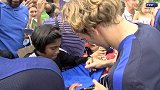 西甲-1617赛季-法国队球迷见面会 弟弟格子耐心签名 华裔美女抢镜-专题