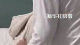 母亲患病智力退化，无法自理，32岁男子辞职照顾“2岁”妈妈，已坚持多年，他说：“如果我病了妈妈也会这样”