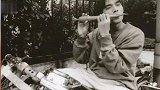 周杰伦40岁了，逃不过中年发福，早年旧照很瘦很酷