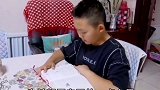 吴忠青铜峡市勇救落水女童的12岁少年顾航，将千元慰问金捐给河南灾区。