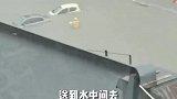 广东广州：暴雨天外卖员在积水中工作，向每一个努力生活的人致敬