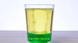 1500个钉子扔进水杯，为何水不会溢出来？简直不要太神奇！