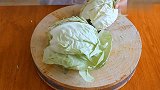 大厨教你一道家常菜“手撕包菜”，做法过程详细的讲解，收藏了