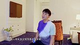李晨随身行李带5双鞋，竟还带小灯？爆笑称早起戴墨镜是一大法宝