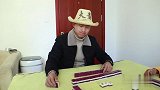 大圣带着机器人打麻将，只赢不输，不料因为一包辣条罢工了