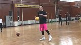 篮球队队长，我们全校唯一能扣篮的