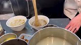 欧阳妮妮与好友一同品尝米其林拉面，吃货本性暴露无遗