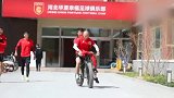 视频公司-村干部既视感！小马哥强行蹭车任航坐大梁