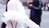 一袭白裙飘然而来，小仙女请留步～