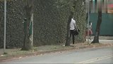 爆笑恶作剧：街头大喊快跑，最后一个路人吓得鞋都不要了