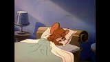 猫和老鼠：杰瑞正在午睡，突然传来敲门声，原来是泰菲到访