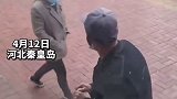 老人清扫了顾客留下的核桃皮 老人 素质