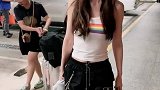 Angelababy这身穿搭比裙装还好看，太帅啦