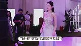 迪丽热巴线下活动美出圈，一身镂空裙化身温柔白月光，完全是美神降临