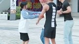 女孩子是不是都这样，我可以欺负我男朋友，但你们不行！