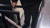 愚蠢的大学生，给保安大哥都整无语了
