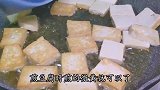 香煎豆腐好吃有诀窍，学会这个小技巧，豆腐不易碎还入味！