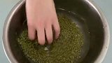 五月节刚过，做点绿豆糕解暑吧，不用烤箱不麻烦，好吃又健康