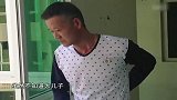 后妈照顾身患侏儒症的继子，继子偷偷给后妈过生日，画面太感人了