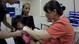 二岁的小妹妹打针，宝宝撕心裂肺的哭声，看着好心疼！