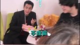 张若昀被粉丝土味情话撩到，用手捂脸遮羞反应好可爱