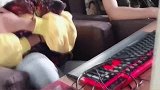 网管问二毛干嘛这么生气，没想到问完之后自己又补了一刀