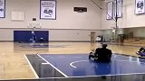 篮球-13年-卡特坐地投篮击败霍华德 创86尺新世界纪录-新闻