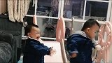 家有龙凤三胞胎兄妹每天都自娱自乐，一定要看到最后