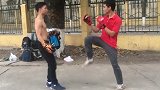 咏春学员实战街头，大战拳击爱好者，打的有模有样