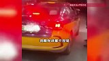 “要不然就这要不然你就走”！北京多辆出租车拒载，执法人员回怼