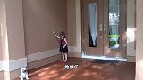 门铃响了，开门一看竟是2年不见的外孙女，老太太简直要发狂了