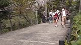 妹子被恶搞后真好玩，旁边男朋友都看乐了