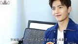 杨洋的腿到底有多长？看到他蹲下后，网友：这腿也太长了！