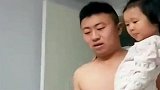 有靠山的小棉袄，就是不一样，看谁都像不听话，霸气了