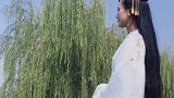 小姐姐是在思念哪位小哥哥吧