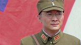 富商捐五百大洋支持前线，怎料他捐不到两毛钱，所有战士向他敬礼