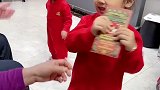 心意我收下了 咱们新年见人类幼崽拿到压岁钱后  上过团圆年